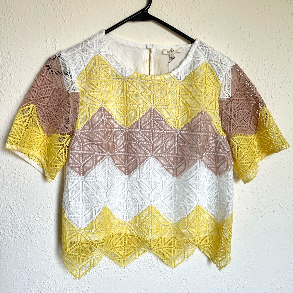 NWT Gilli Lace Top